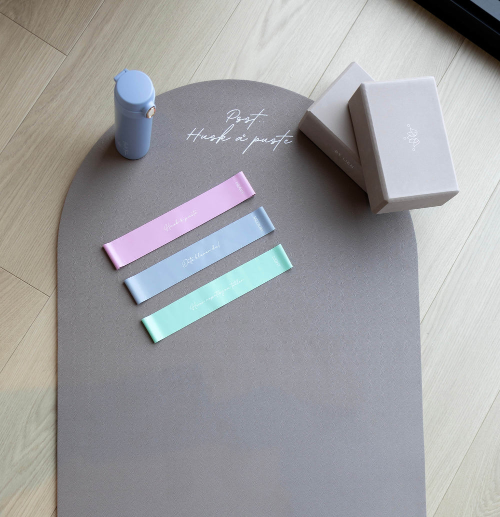 Myk og stabil yogamatte i nordisk design for rolig yogapraksis