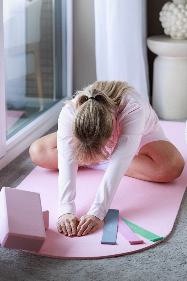 Memoré Namaste og Zen treningspakke: Yogamatte, yogablokker, yogaball, løpevest, strikker og hoppetau i rosa (spar 545,-)